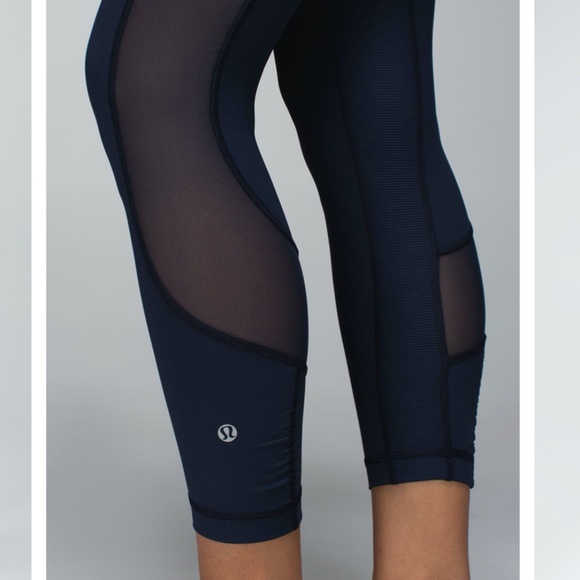 Lululemon Seek the Heat Crop in Inkwell - Picture 5 of 5